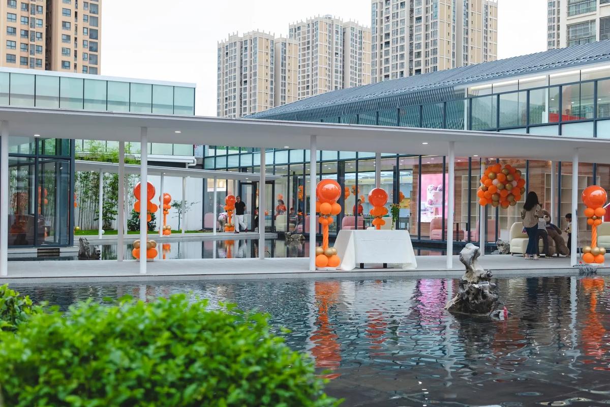 嘉利華觀光工廠 一條長廊，多重休閑視角